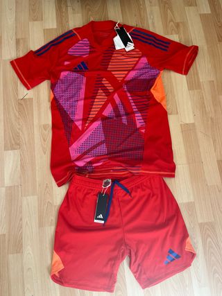 Conjunto Adidas Camiseta y Pantalón Corto