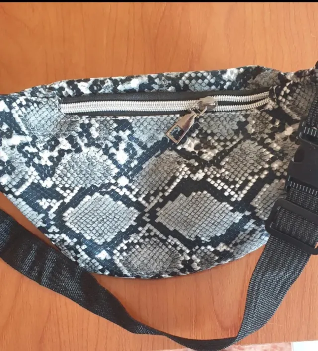 Riñonera estampado serpiente