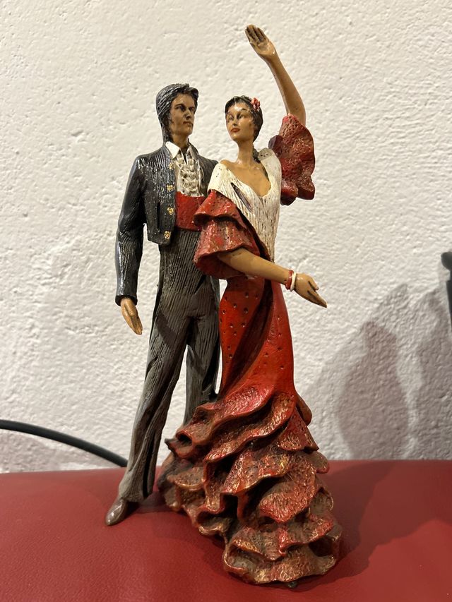 Impresionante figura de pareja de bailaores