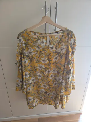 Blusa floral amarilla talla 58/60