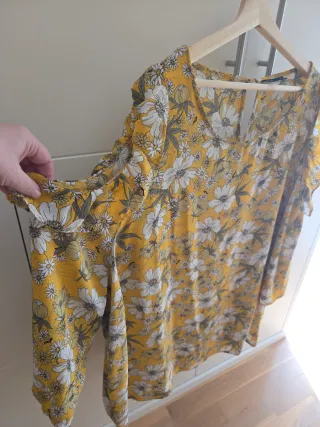 Blusa floral amarilla talla 58/60