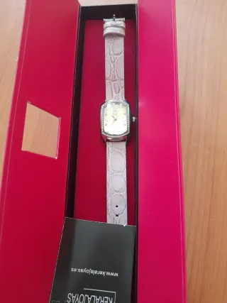 Reloj NL Mujer Nuevo con golpe en cristal