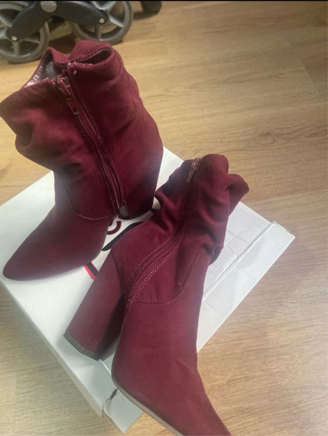 Botines tacón grueso granate