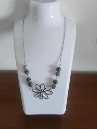 Collana acciaio con pietre grigie