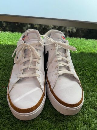 Zapatillas Nike Blancas y Negras