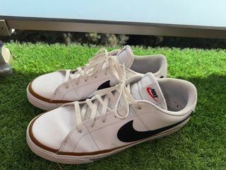 Zapatillas Nike Blancas y Negras