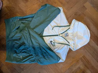 Cazadora cortavientos Nike verde y blanca