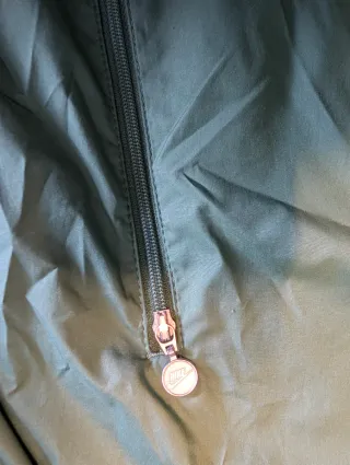 Cazadora cortavientos Nike verde y blanca