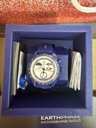 Swatch Omega Snoopy Moonshine Mission Earthphase