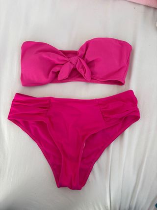 Bikini top talla M, la parte de abajo talla L