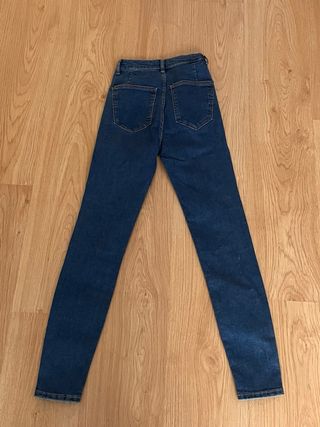 Pantalones vaqueros pitillo Zara