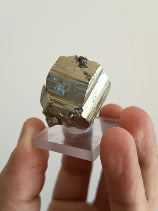 Cristal de pirite natural