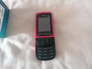 Telefono cellulare Nokia C2-05 rosa e nero