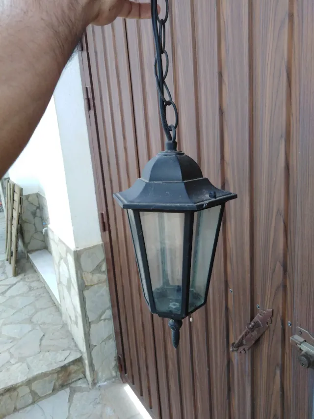 Pareja de farolillos de metal y cristal