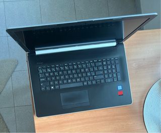 Portátil HP 17 pulgadas 16GB RAM SSD 750GB Radeon 