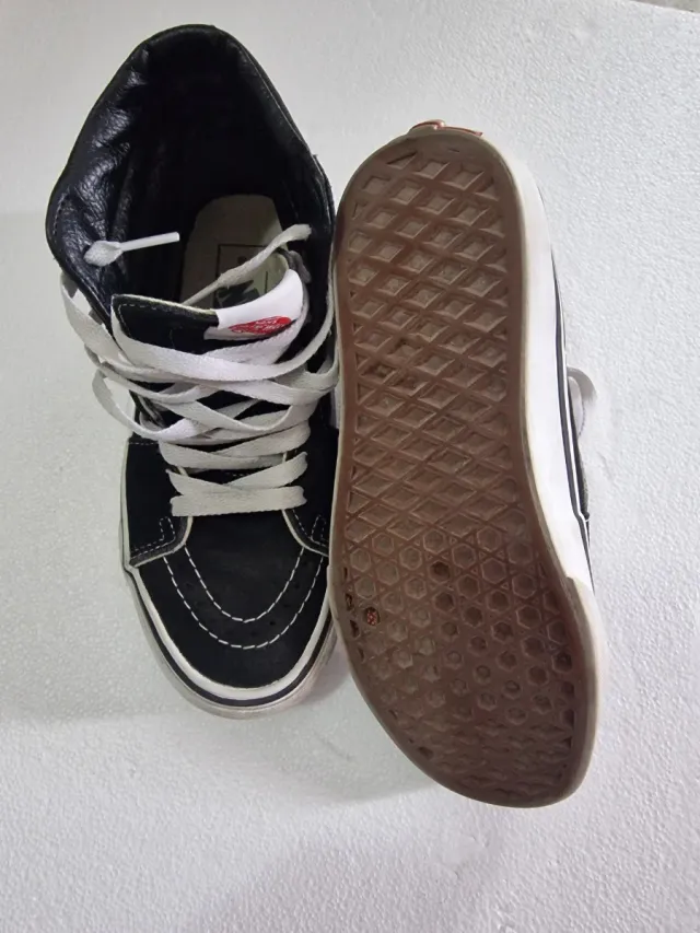 Zapatillas Vans SK8-Hi Negras y Blancas