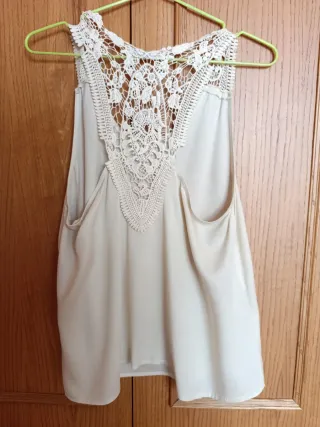 Camiseta tirantes beige encaje