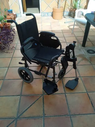 Silla de ruedas manual, mediana, con todos sus acc