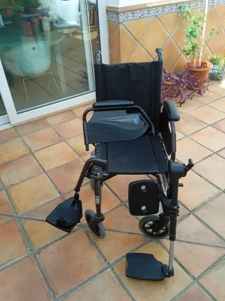 Silla de ruedas manual, mediana, con todos sus acc