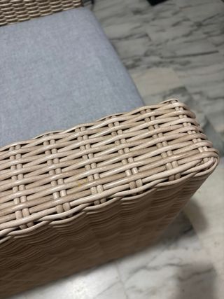 Sillón de mimbre o butacón beige y blanco