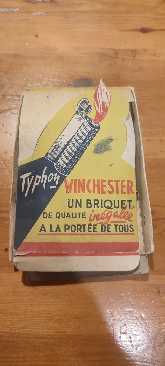 Caja antigua mecheros Typhon Winchester mechero