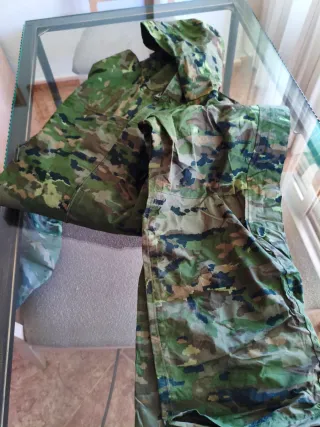 Traje de tormenta camuflaje.

