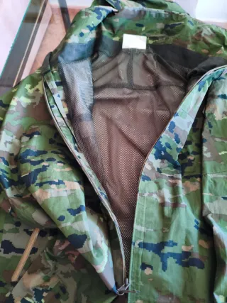 Traje de tormenta camuflaje.

