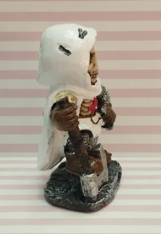 NOVEDAD! FIGURA ESQUELETO TEMPLARIO CON HACHA