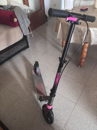 Patinete rosa y negro