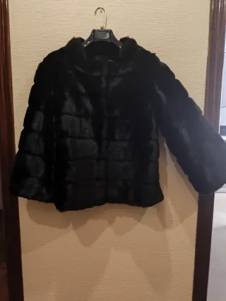 Chaquetón de pelo negro talla 46