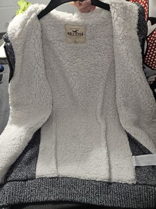 Rebeca Hollister gris con forro interior Talla S