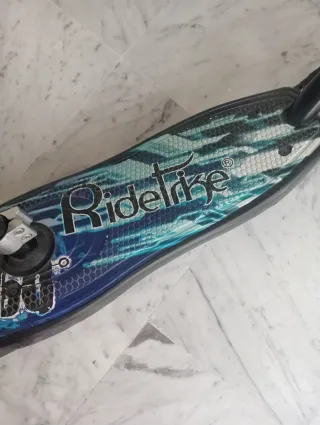 Patinete eléctrico con sillín