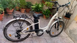 Bicicleta Eléctrica Blanca