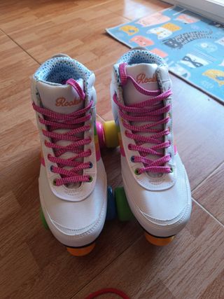 Patines 4 ruedas blancos con arcoíris