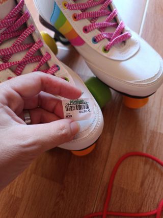 Patines 4 ruedas blancos con arcoíris