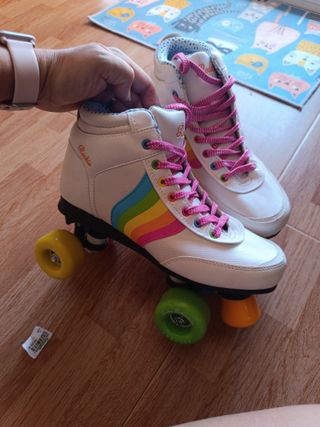 Patines 4 ruedas blancos con arcoíris