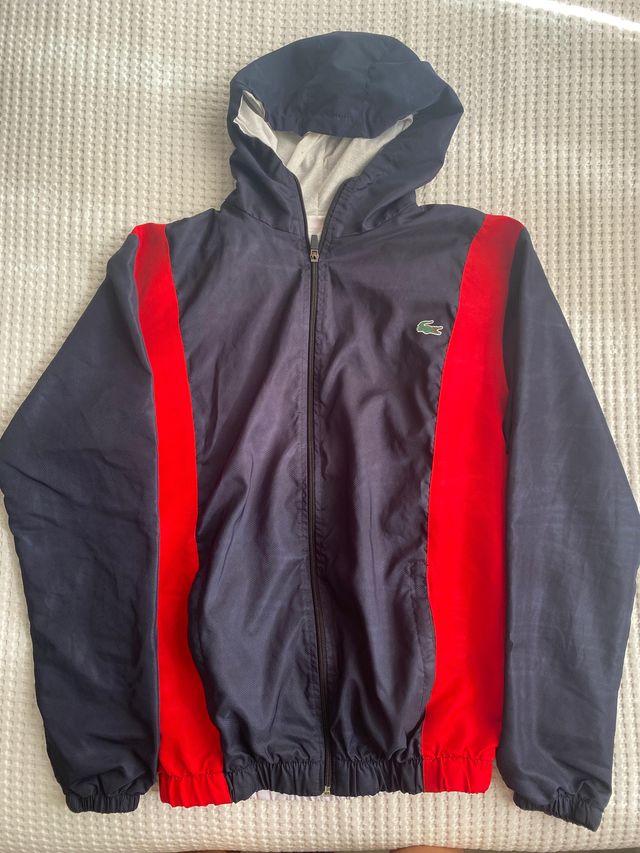 Conjunto deportivo Lacoste azul y rojo