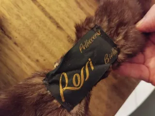 Pelliccia collo di ermellino marrone