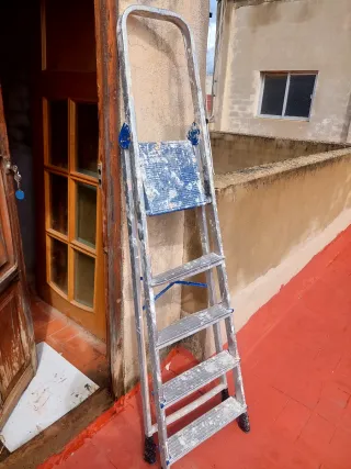Escalera de aluminio plegable