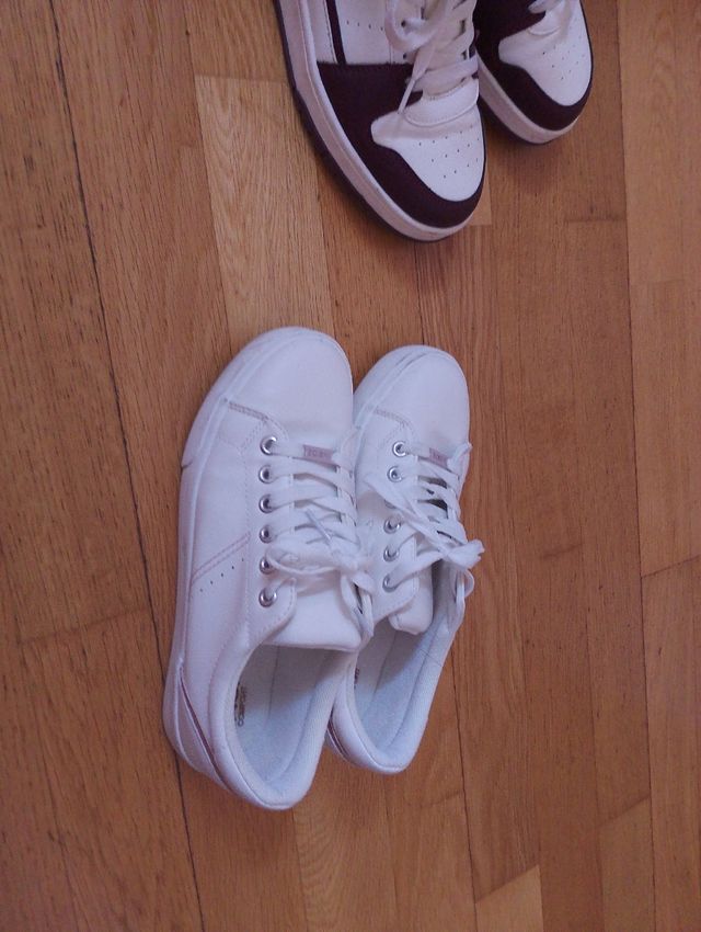 Lote de dos zapatillas deportivas talla 38