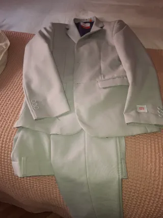 Traje de graduación gris para  chico joven