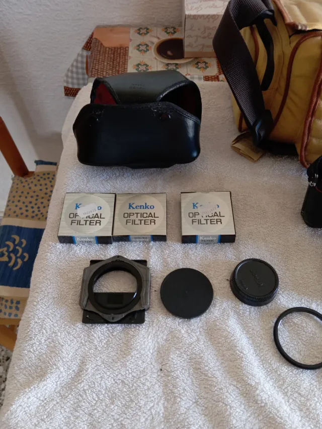 Cámara de fotos Nikon+complementos.