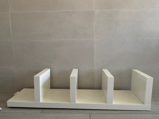 Estantería blanca de madera