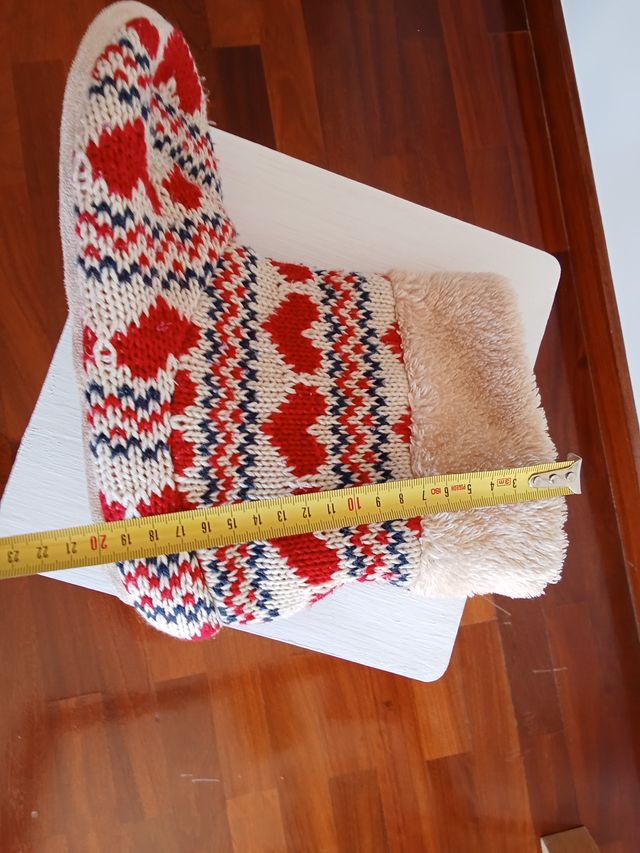 Zapatillas altas de punto con corazones