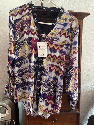 Camisa multicolor con espalda de encaje