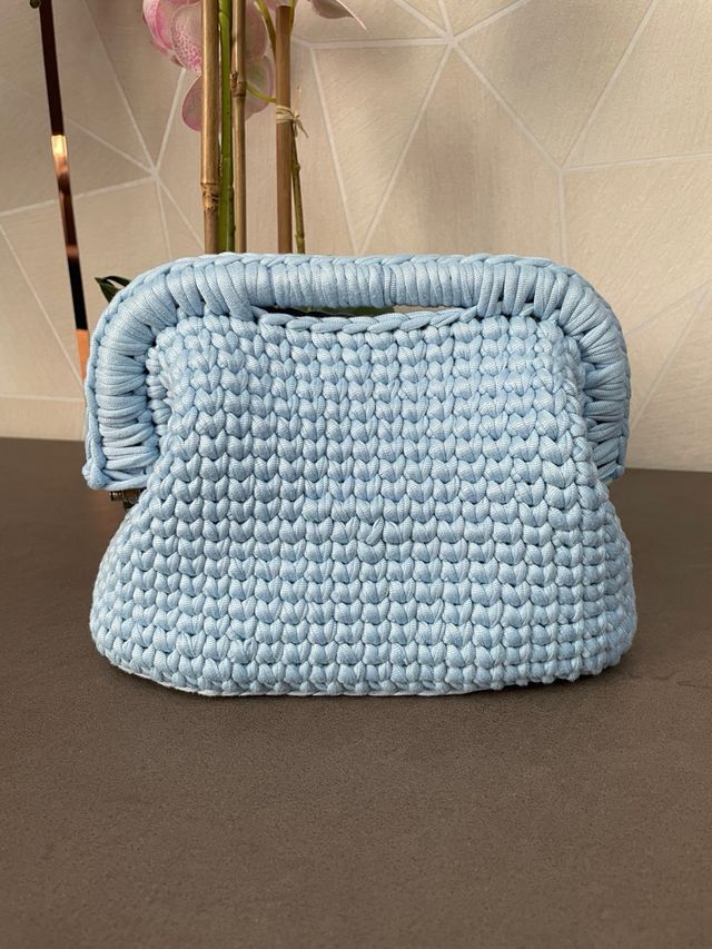 Clutch azzurro uncinetto