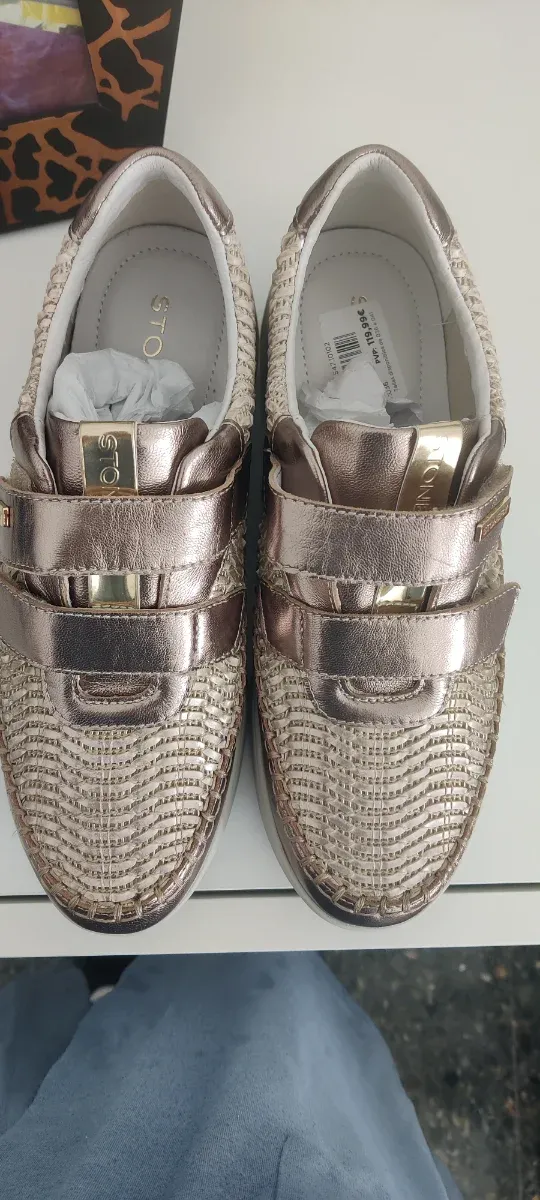 Zapatillas Stonefly Doradas y blancas