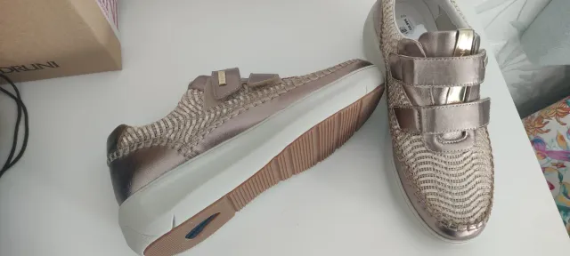 Zapatillas Stonefly Doradas y blancas