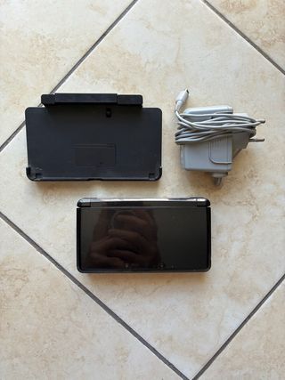 Nintendo 3DS Nera con Dock e Caricatore