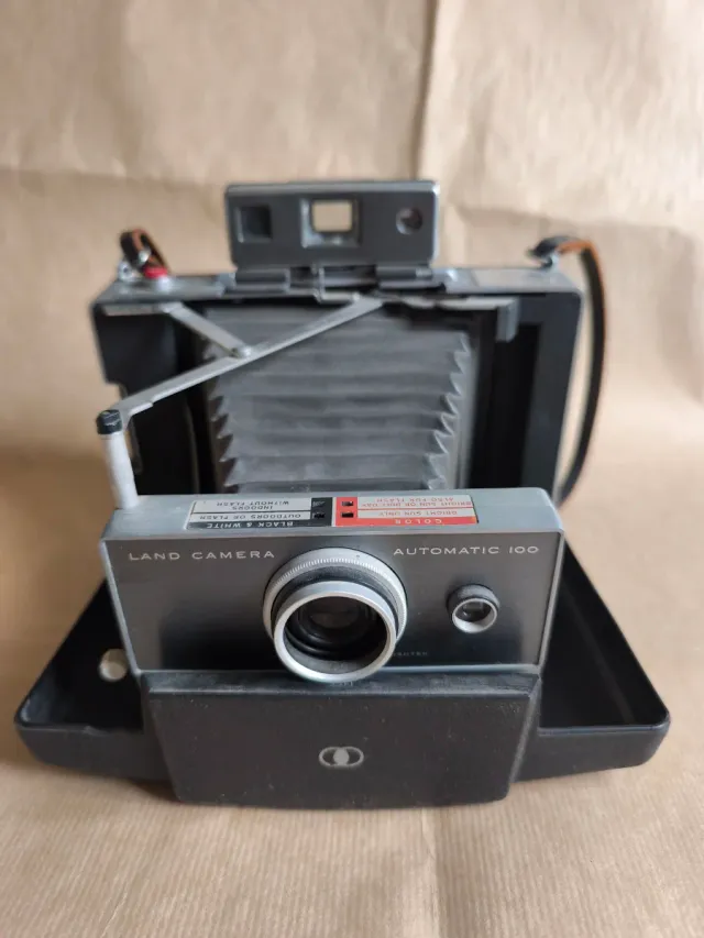 Cámara Polaroid Land Camera 100,